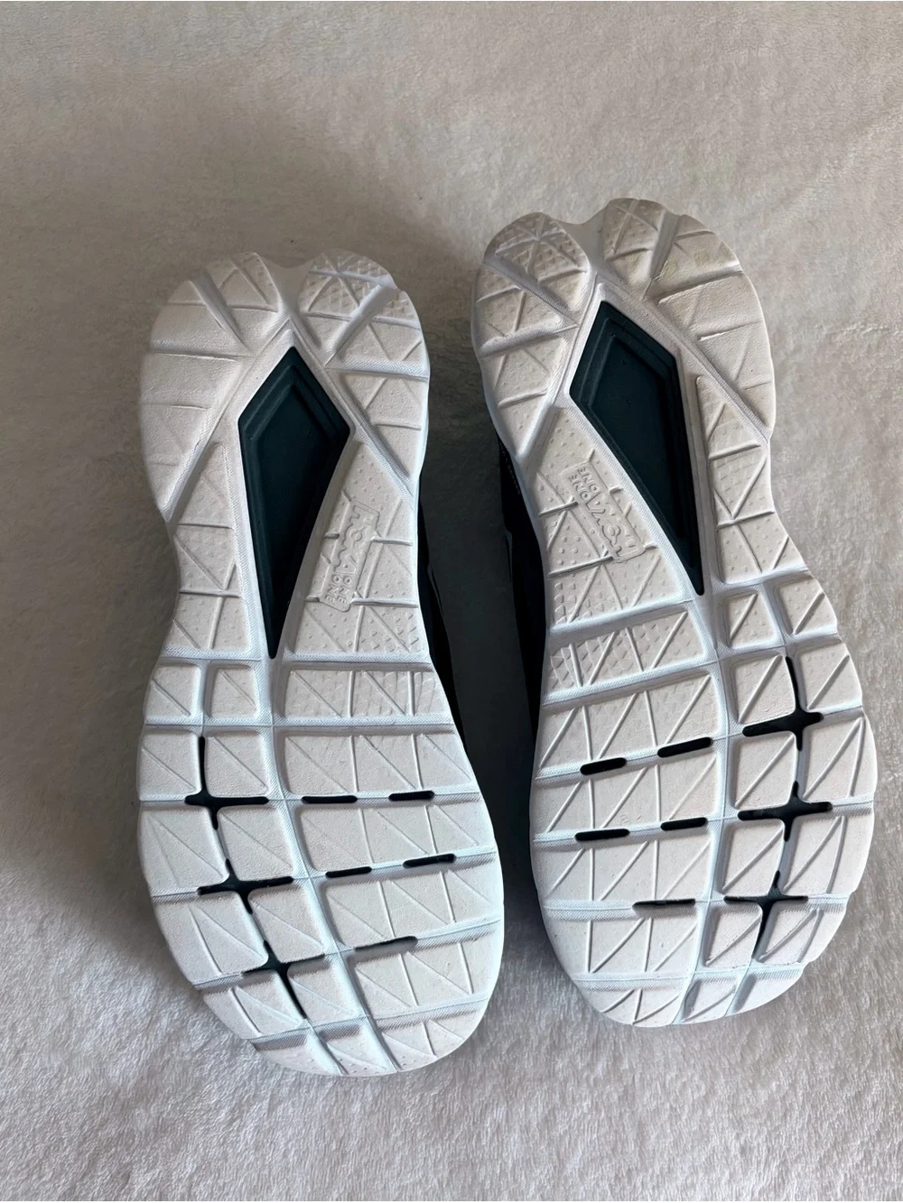 Hoka Mach 4 Black and White Running Sneakers Sz 9.5‎